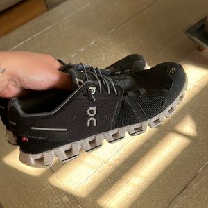 Women’s on cloud running shoes